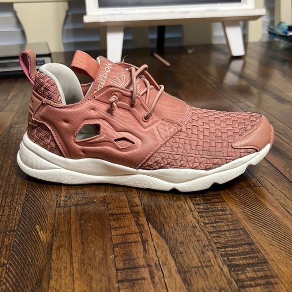 Reebok Furylite Woven Sneakers
Rustic clay desert stone and Chalk size 7 - Picture 16 of 17